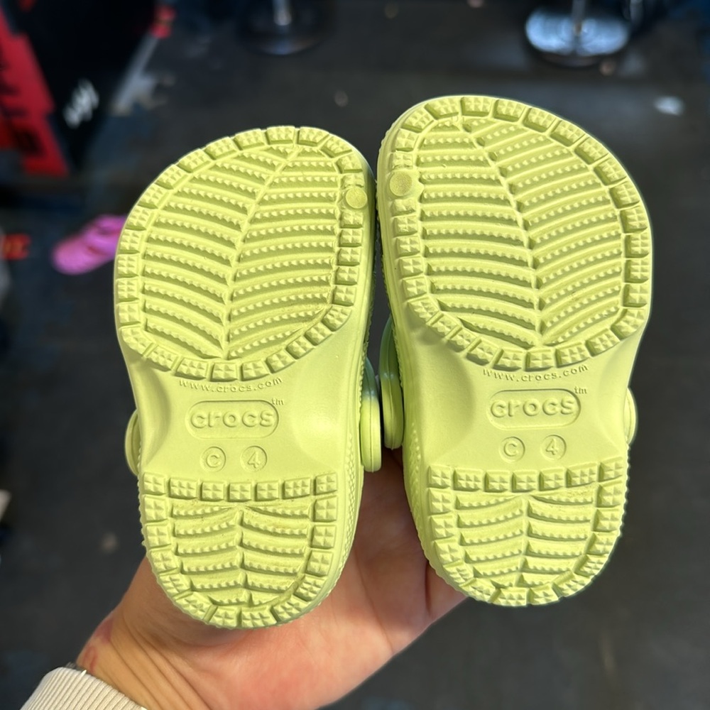 NWOT Crocs size 4 - Picture 2 of 2